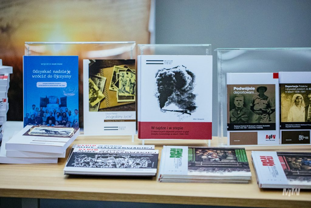 Publikacje Muzeum Pamięci Sybiru oraz Muzeum II Wojny Światowej na temat deportacji do Kazachstanu.