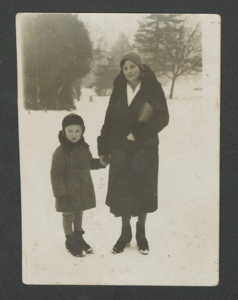 Helena Tykocka z synem Bogdanem, Białystok, 1938 r. Ze zbiorów Muzeum Pamięci Sybiru