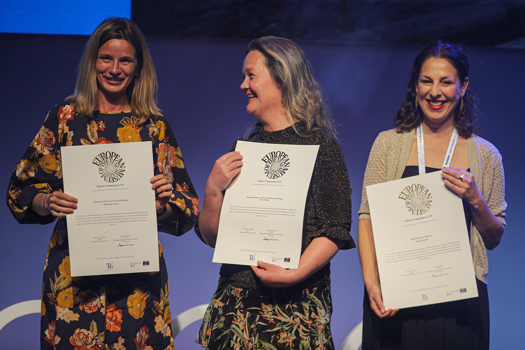 Zdjęcie przedstawia trzy laureatki nagród EMYA 2024.