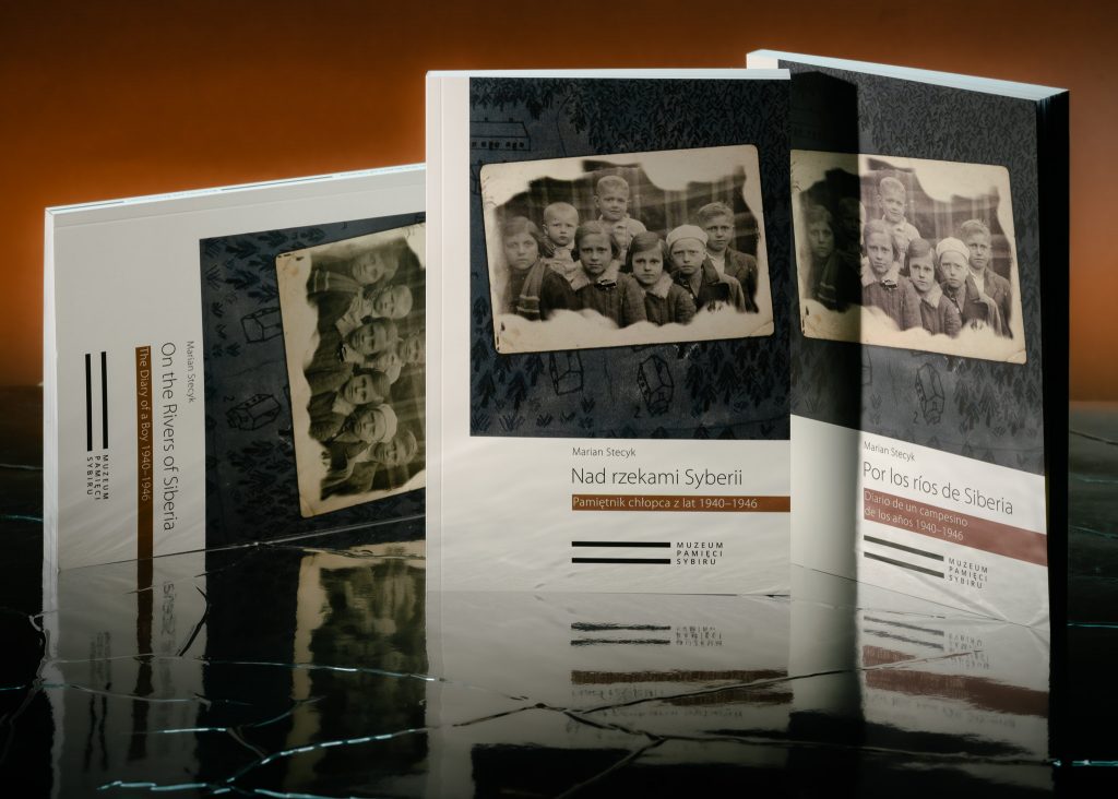 Trzy książki pt. "Nad rzekami Syberii" wydane w trzech językach: polskim, hiszpańskim i angielskim.