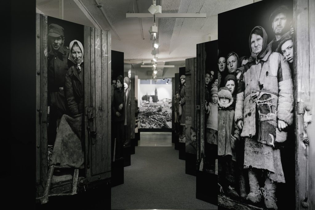 Część wystawy stałej - zdjęcia osób, które wróciły z wywózki na Sybir.