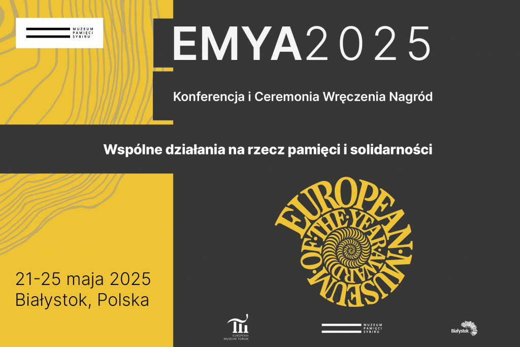Oficjalna grafika dorocznej konferencji i ceremonii wręczenia nagród Europejskiego Muzeum Roku 2025. Widoczne są loga EMYA, Europejskiego Forum Muzeów, Muzeum Pamięci Sybiru oraz Miasta Białystok.