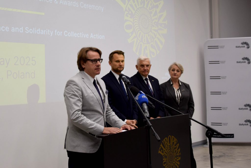 Konferencja prasowa EMYA 2025 w Białymstoku. Przemawia Dyrektor Muzeum Pamięci Sybiru, prof. Wojciech Śleszyński.