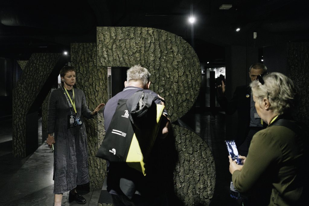 Oprowadzanie uczestników wydarzenia EMYA 2025 po wystawie stałej Muzeum Pamięci Sybiru.