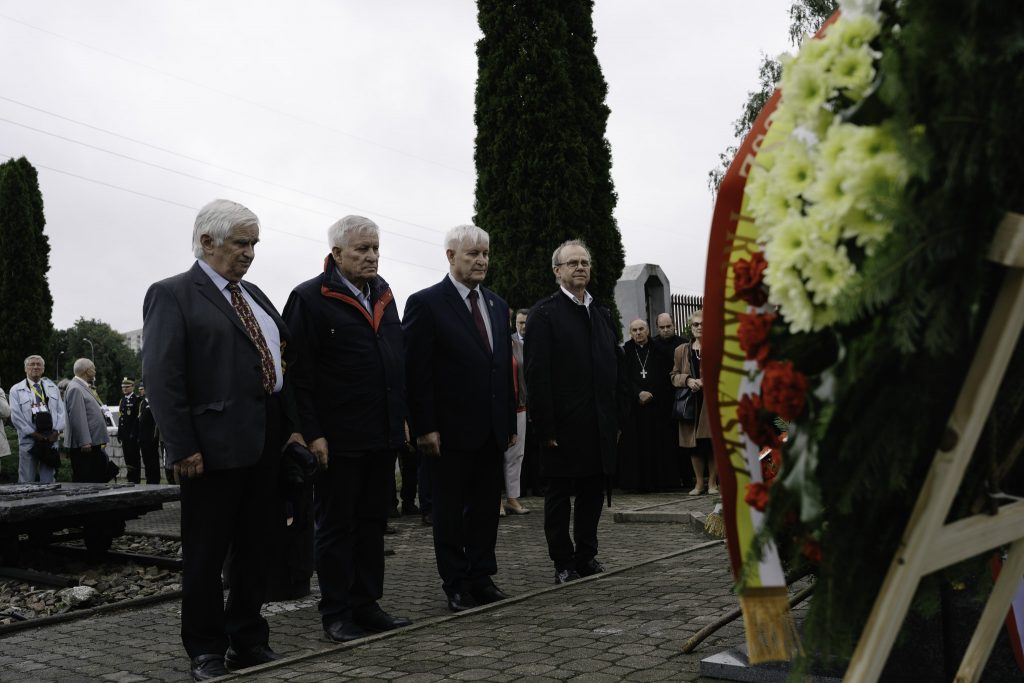 Złożenie wieńców w dniu 85. rocznicy deportacji na Sybir.