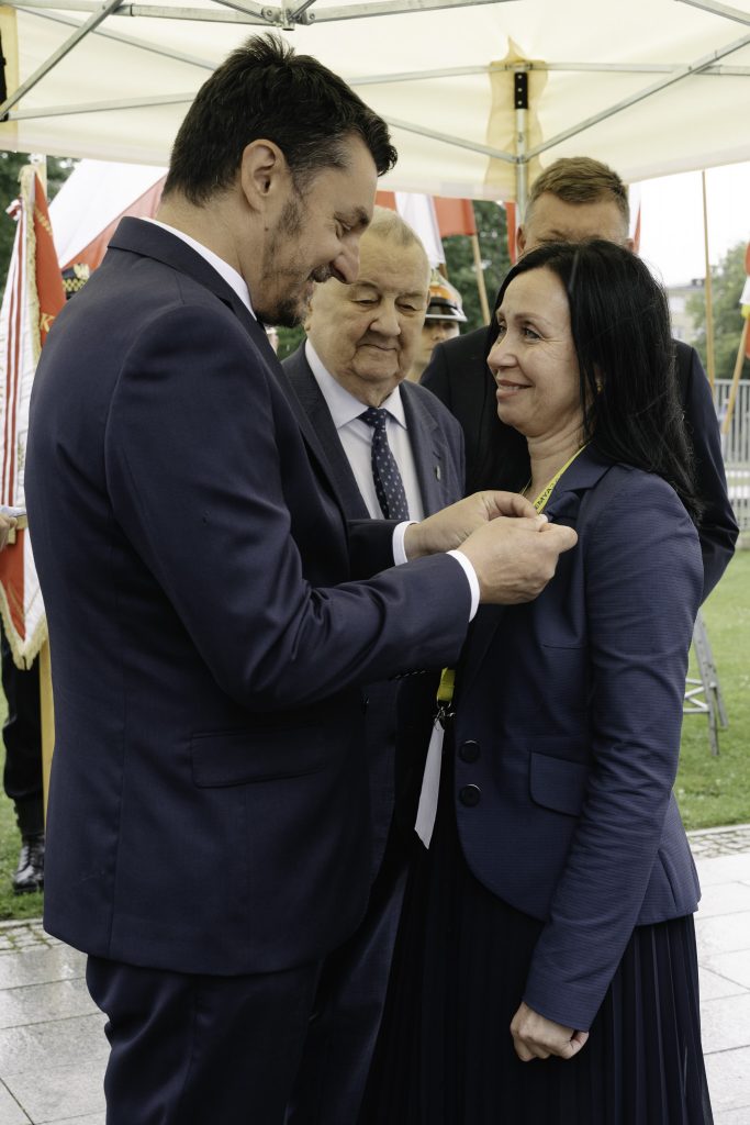 Wręczenie odznaczeń podczas wydarzenia upamiętniającego 85. rocznice deportacji na Sybir.